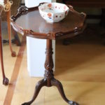 Antique Wood Pie Crust End Tray Table With Carved Claw Feet & Royal Crown Floral Bowl