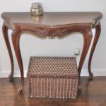 Bloomingdale's End Table With Queen Anne Style Legs Made In Italy With Decorative Basket