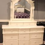 Beautiful Thomasville Dresser With Mirror In Good Condition